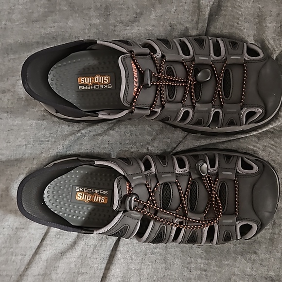 Skechers slip on sandles - Picture 2 of 4